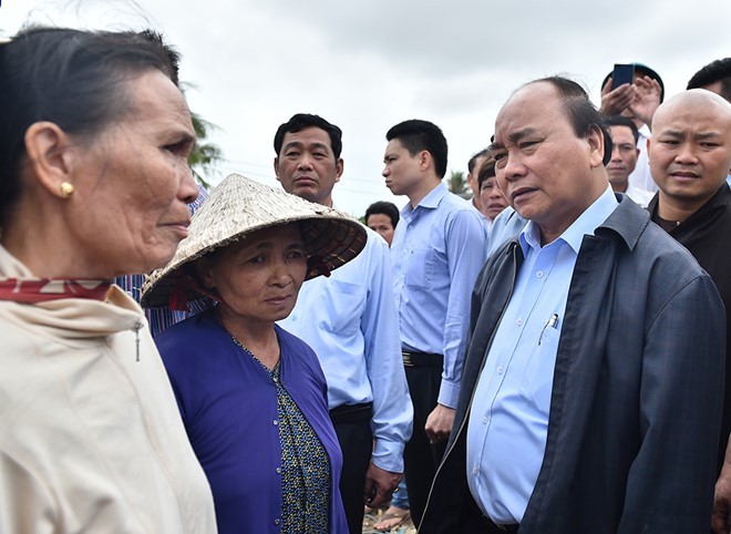 Urgen a localidades centro vietnamitas a ayudar a sus habitantes perjudicados por inundaciones - ảnh 1