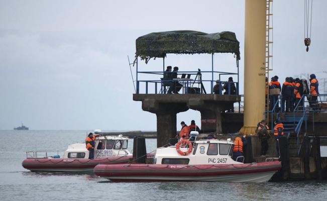 Hallan fuselaje del avión accidentado ruso en el mar Negro - ảnh 1