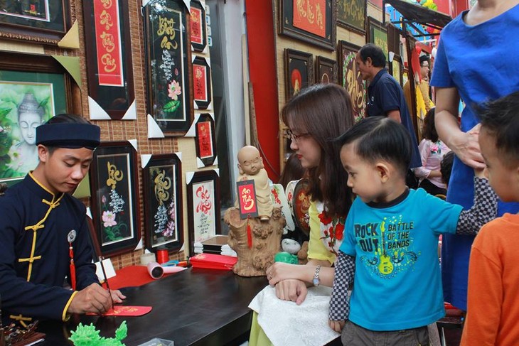 Calle de los libros de Ciudad Ho Chi Minh, senda de la nueva primavera - ảnh 2