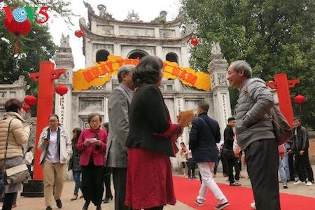 Día de la Poesía de Vietnam, en el Templo de la Literatura, en Hanoi - ảnh 1