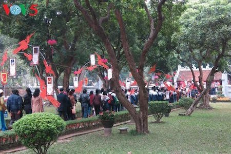 Día de la Poesía de Vietnam, en el Templo de la Literatura, en Hanoi - ảnh 2