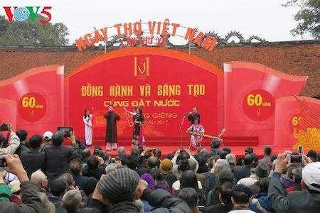 Día de la Poesía de Vietnam, en el Templo de la Literatura, en Hanoi - ảnh 9