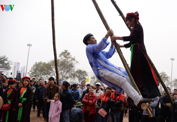 Vietnam se empeña en preservar los valores culturales y patrimoniales en las fiestas tradicionales  - ảnh 2