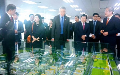 Premier singapurense asiste a inauguración de edificio de oficinas en Ciudad Ho Chi Minh - ảnh 1