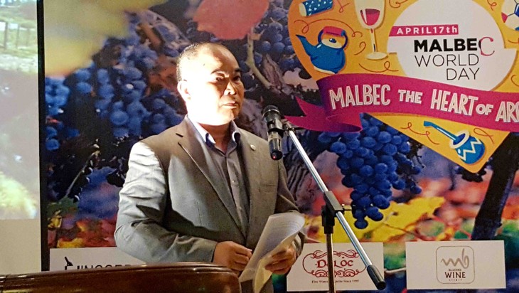 El corazón de Argentina resalta tema del Día Mundial del Malbec 2017 en Hanoi - ảnh 2