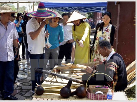 Abierto espacio cultural multicolor de las etnias vietnamitas  - ảnh 1