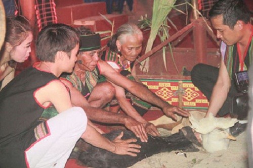 Ritual ancestral de la etnia M’nong para tener buena salud - ảnh 1