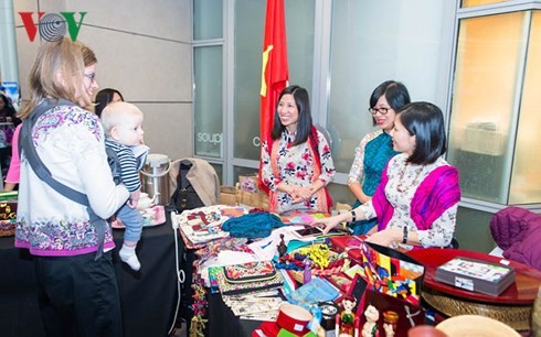 Embajada de Vietnam en Estados Unidos aporta a promover la cultura nacional a amigos internacionales - ảnh 1