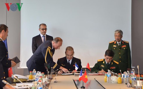 Vietnam y Francia aumentan su cooperación en defensa - ảnh 1