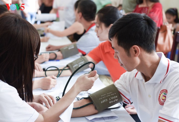 Vietnam logra cantidad récord de sangre donada en programa “El domingo rojo” 2018 - ảnh 1