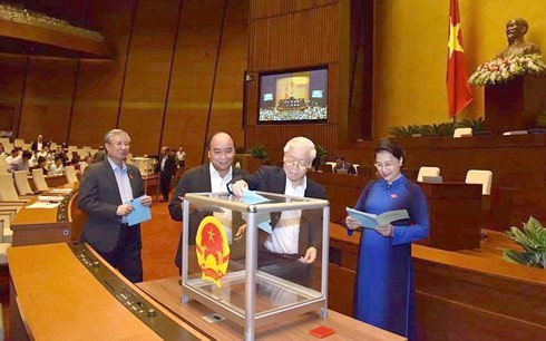 Ciudadanos vietnamitas confían en la eficiencia del voto de confianza en el Parlamento - ảnh 1