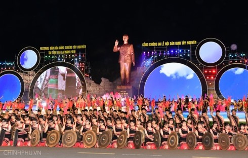 Exaltan la cultura de Tay Nguyen en festival de gongs y batintines - ảnh 1