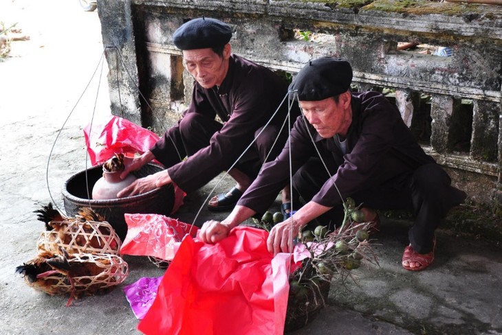 Dar la bienvenida a la nueva esposa en la comunidad San Diu - ảnh 1