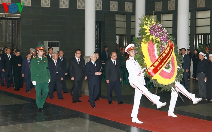 Efectúan las honras fúnebres del general Dong Sy Nguyen - ảnh 1