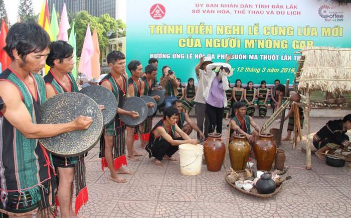 Celebración de la nueva cosecha de la etnia M´nong Gar  - ảnh 1