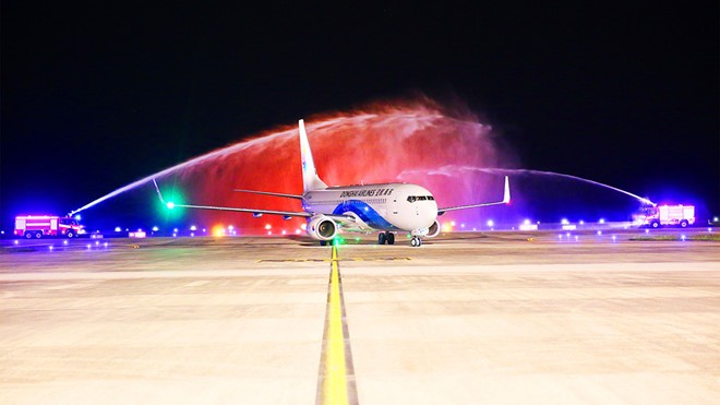 El aeropuerto de Van Don acoge el primer vuelo internacional - ảnh 1