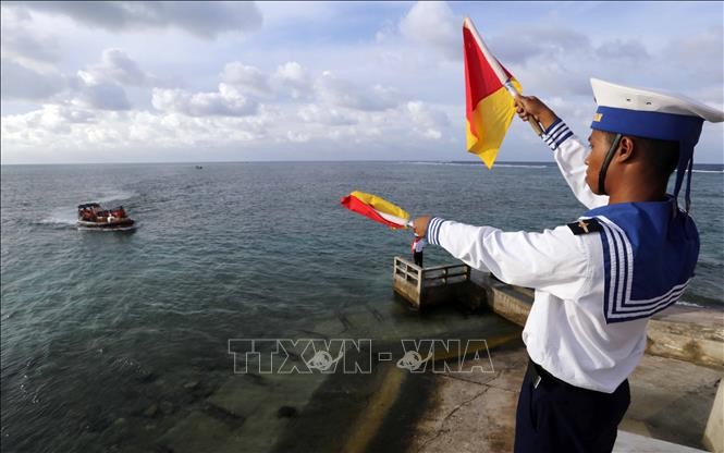 Vietnam expone sobre patrimonios culturales y turísticos de sus islas y zonas marítimas - ảnh 1