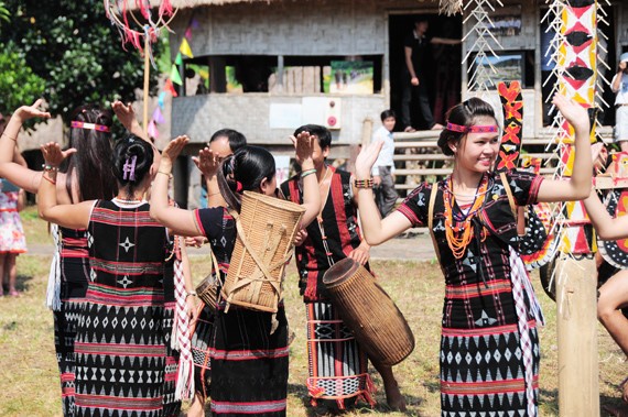 Melodías de tambores y gongs en la comunidad de los Co Tu - ảnh 2