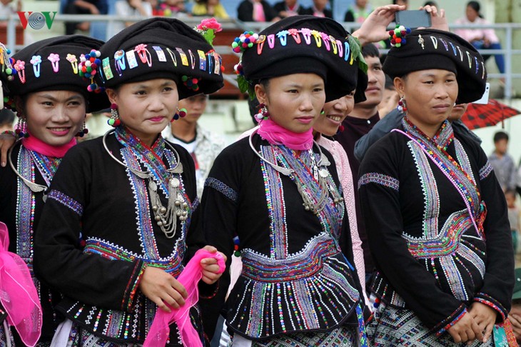 La indumentaria particular de las mujeres Lu en Lai Chau - ảnh 1