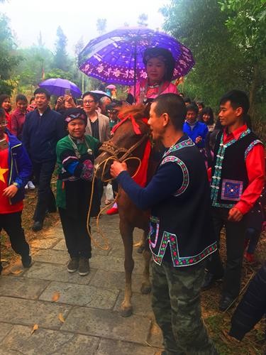 Tradiciones ancestrales de casamiento de la etnia Bo Y - ảnh 3