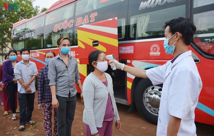 Ciudadanos vietnamitas apoyan orden gubernamental de distanciamiento social - ảnh 1