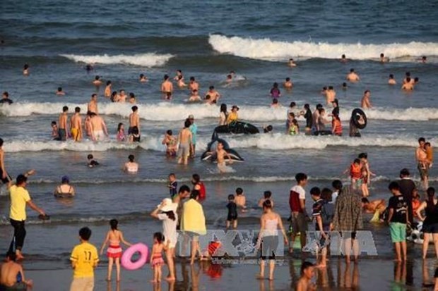 Celebran el festival “Danza del mar y flores” en Thanh Hoa - ảnh 1