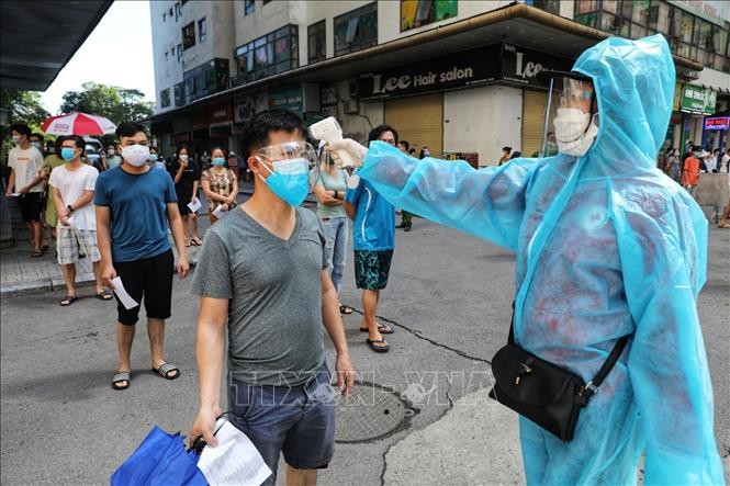 Covid-19 en Vietnam: Más de 800 casos menos detectados en relación al día de ayer - ảnh 1