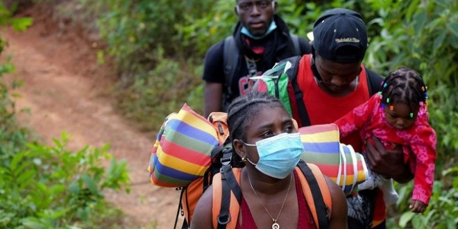 Cantidad de niños migrantes que atraviesan la selva de Darién hacia Estados Unidos alcanza récord histórico - ảnh 1