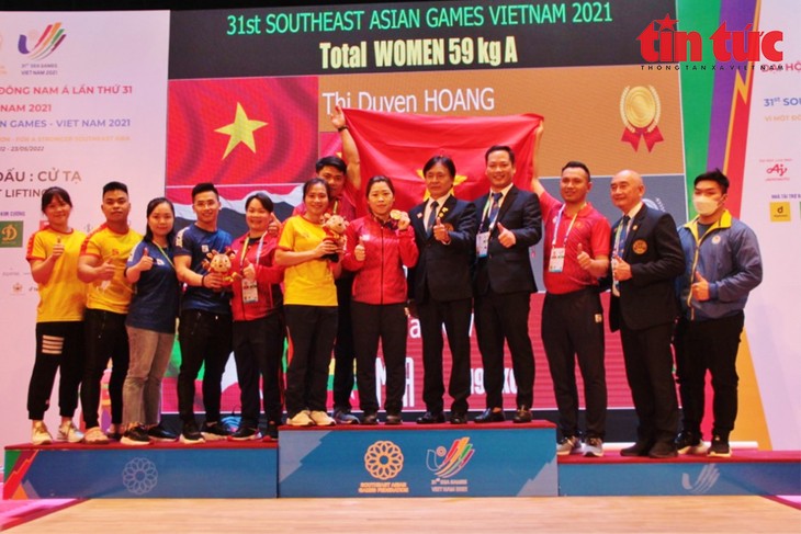 Delegación deportiva de Vietnam mantiene un sólido primer puesto en los SEA Games 31 - ảnh 1