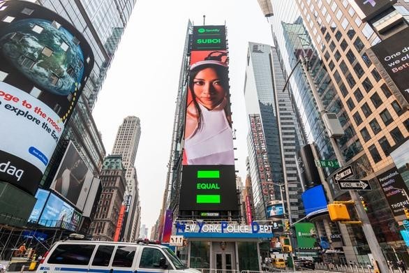 Las artistas vietnamitas homenajeadas en Times Square - ảnh 2