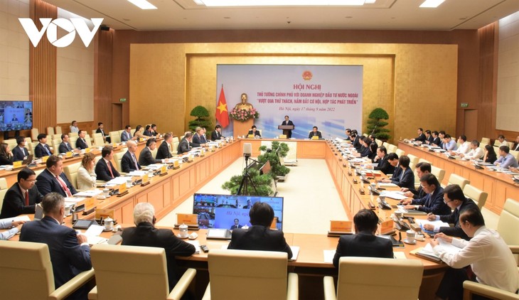 Premier vietnamita se reúne con empresas y asociaciones empresariales de inversiones extranjeras - ảnh 2