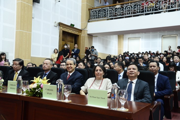 Departamento de Español de la Universidad de Hanói celebra 20 años de fundación - ảnh 1