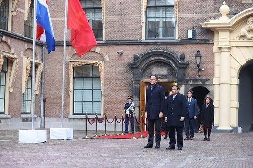 Ceremonia de bienvenida al primer ministro Pham Minh Chinh - ảnh 1