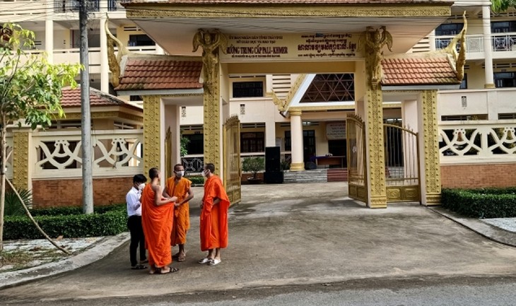 Una escuela que facilita la educación de estudiantes étnicos en Tra Vinh - ảnh 1