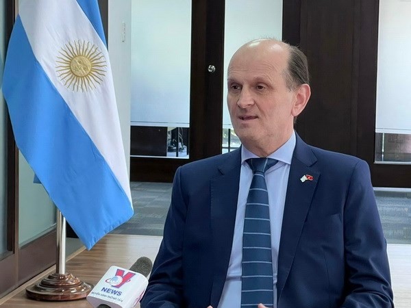 Embajador argentino en Hanói: Vietnam es digno de admirar - ảnh 1