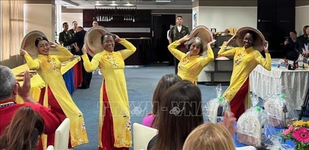 Clausuran clases de cocina y baile de Vietnam en universidad venezolana - ảnh 2