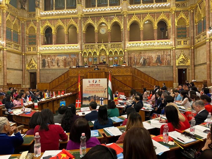 Inauguran Foro de Mujeres Vietnamitas en Europa - ảnh 2