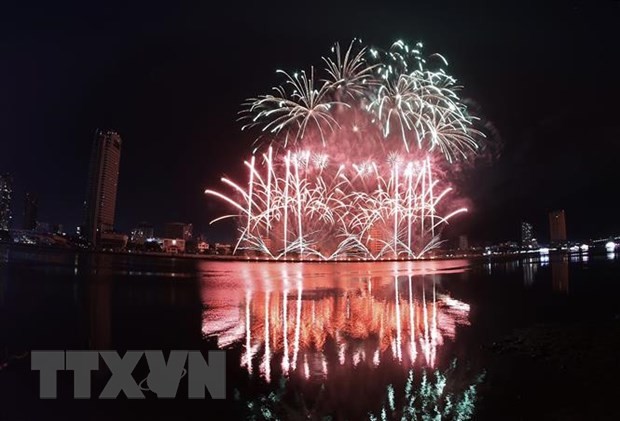 Francia se corona campeón del festival de pirotecnia de Da Nang - ảnh 1