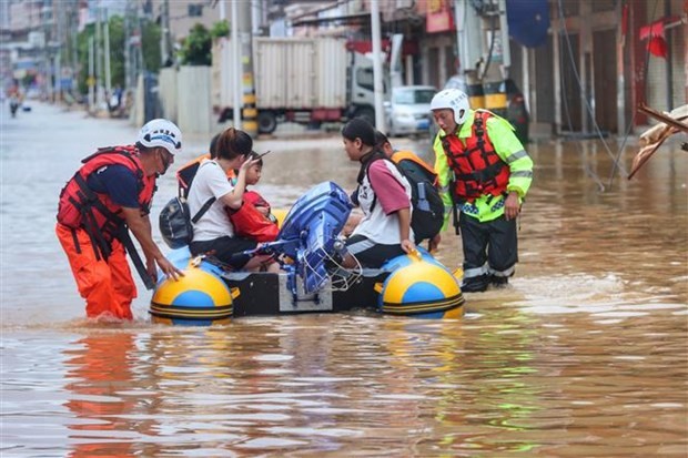 Dirigentes de Vietnam envían mensajes de solidaridad a China - ảnh 1