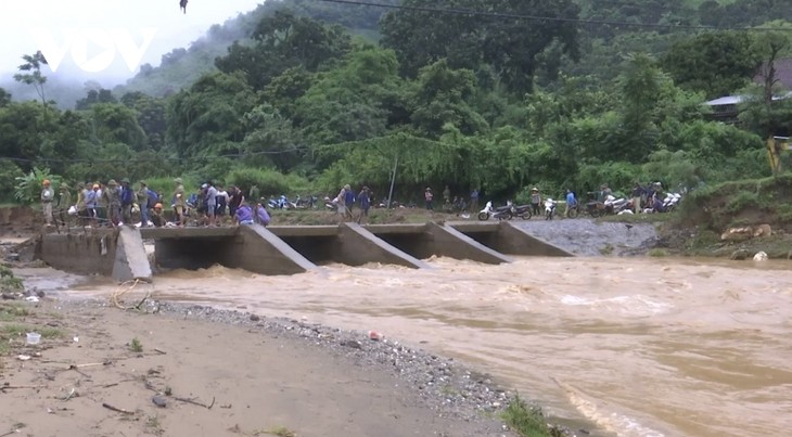 El Noroeste repara daños causados por precipitaciones y deslizamientos de tierras - ảnh 2