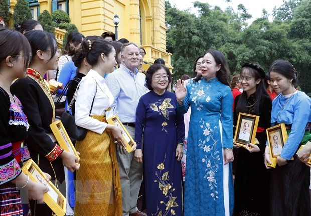 Fondo Vu A Dinh contribuye a atender jóvenes de minorías étnicas - ảnh 1