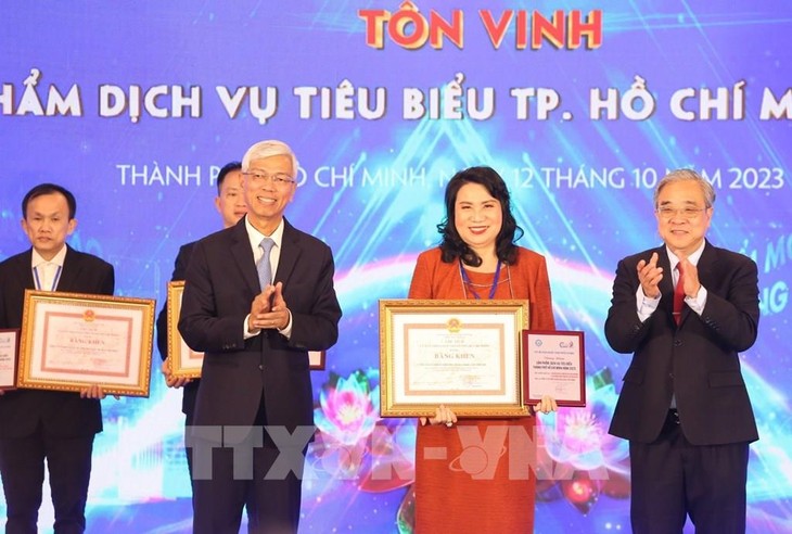 Empresarios vietnamitas van de la mano con el desarrollo del país - ảnh 1