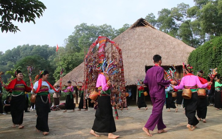 La fiesta primaveral Poon Poong de los Muong en Thanh Hoa - ảnh 3