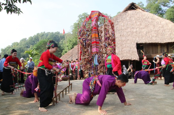 La fiesta primaveral Poon Poong de los Muong en Thanh Hoa - ảnh 2