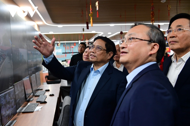 Premier Pham Minh Chinh visita principales medios de prensa en ocasión del Tet - ảnh 1