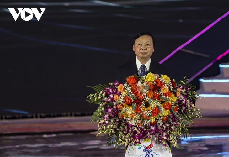 Inauguran Año Nacional del Turismo de Dien Bien y Festival de las Flores de Bauhinia 2024 - ảnh 1