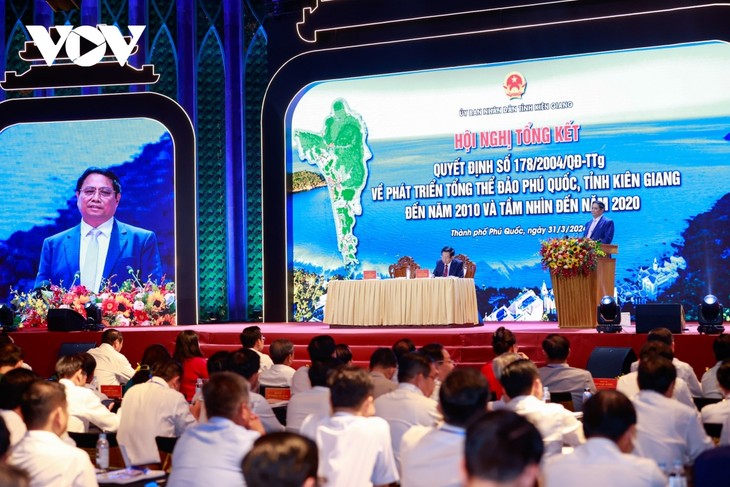 Revisan implementación de proyecto de desarrollo general de Phu Quoc  - ảnh 1