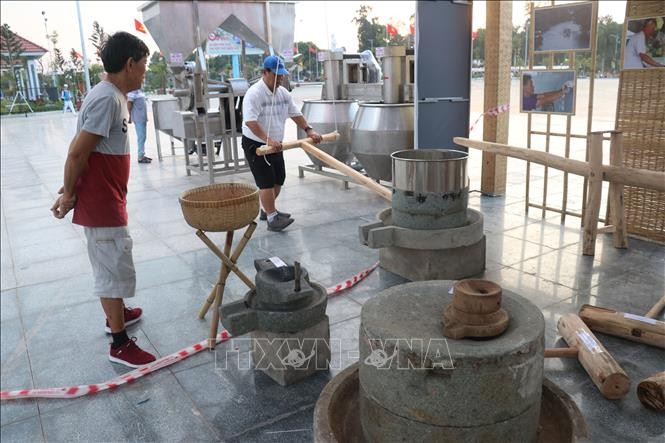 Elaboración de harina de arroz en Sa Dec: oficio tradicional reconocido como patrimonio nacional - ảnh 2