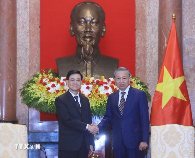 Presidente vietnamita recibe a jefe ejecutivo de Hong Kong (China) - ảnh 1