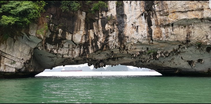 Aldea pesquera de Vung Vieng, un destino imprescindible en el viaje por explorar la Bahía de Ha Long - ảnh 1